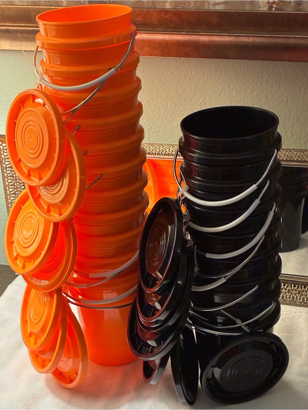 20 Halloween Mini Buckets with Lids for Treats Costume Favors Gifts Orange Black